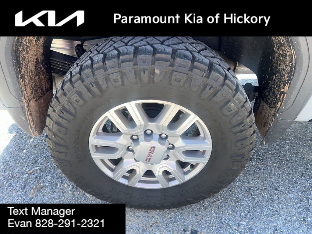 Used 2024 GMC Sierra 2500 SLT w/ SLT Premium Package image 3