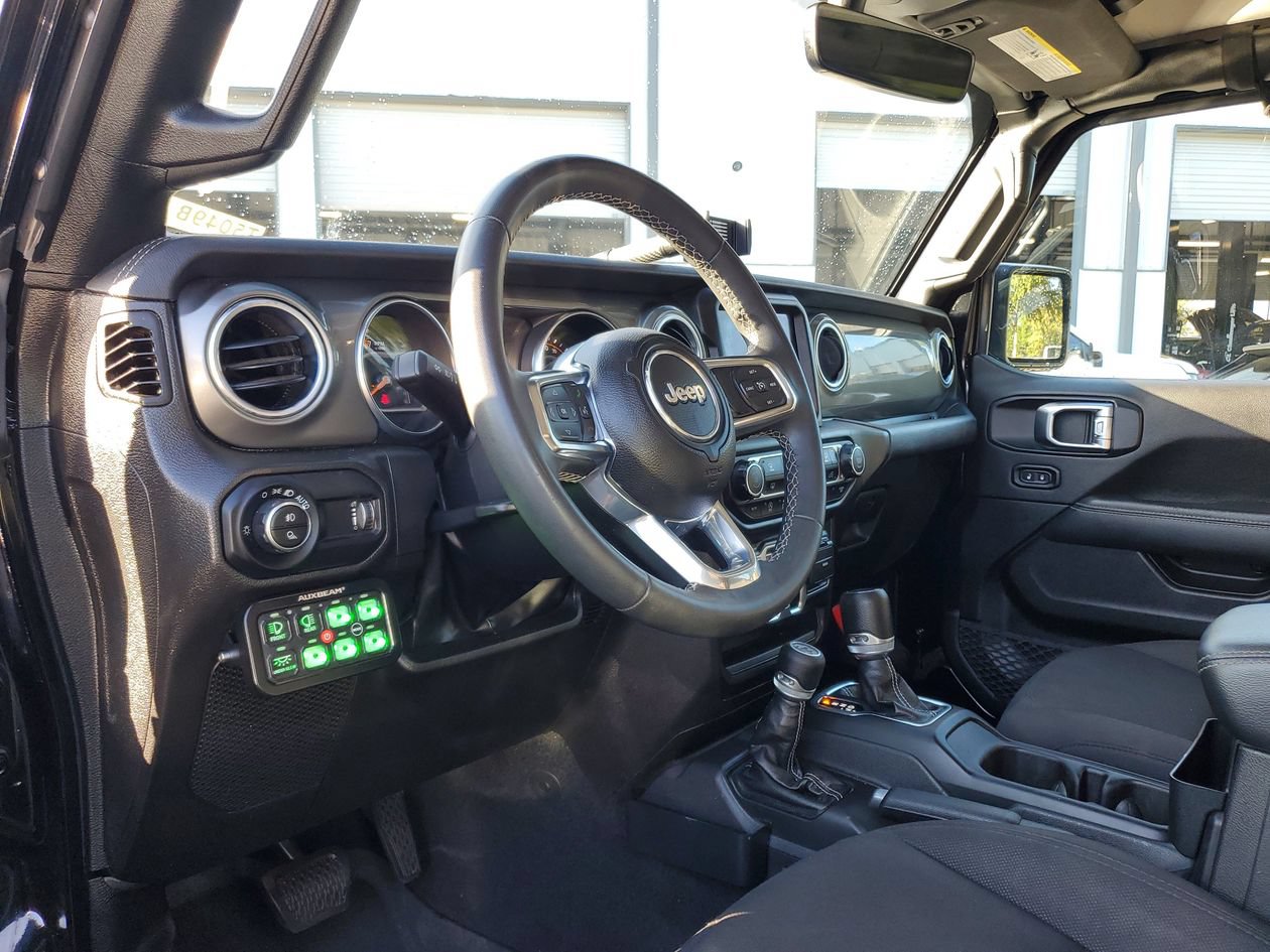 Used 2023 Jeep Gladiator Overland AWD/4WD image 18