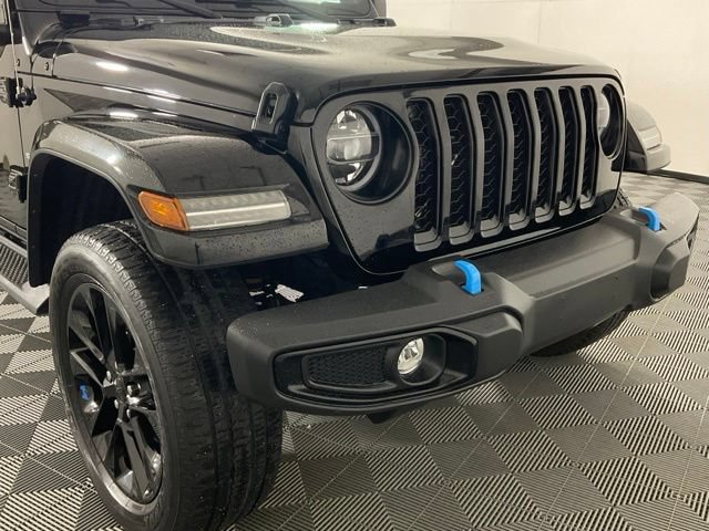 Used 2022 Jeep Wrangler Unlimited Sahara w/ Cold Weather Group AWD/4WD image 8