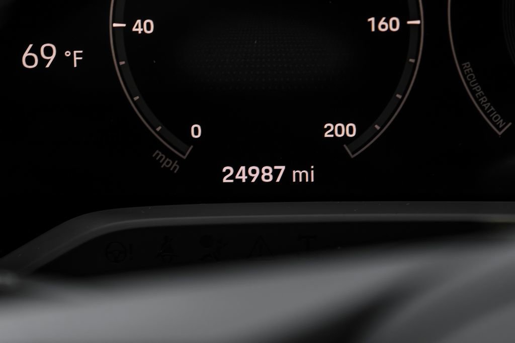 Used 2022 Porsche Taycan image 15