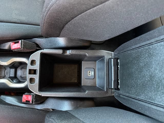 Used 2017 Jeep Renegade Latitude AWD/4WD image 25