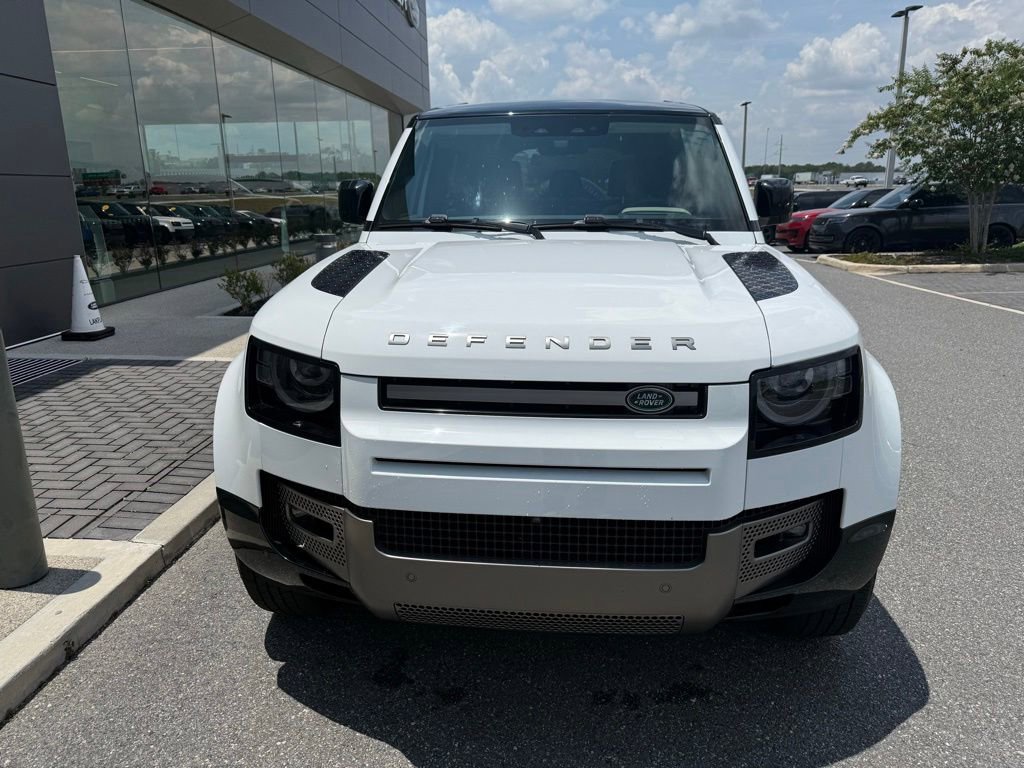 Used 2024 Land Rover Defender 110 X-Dynamic SE AWD/4WD image 2