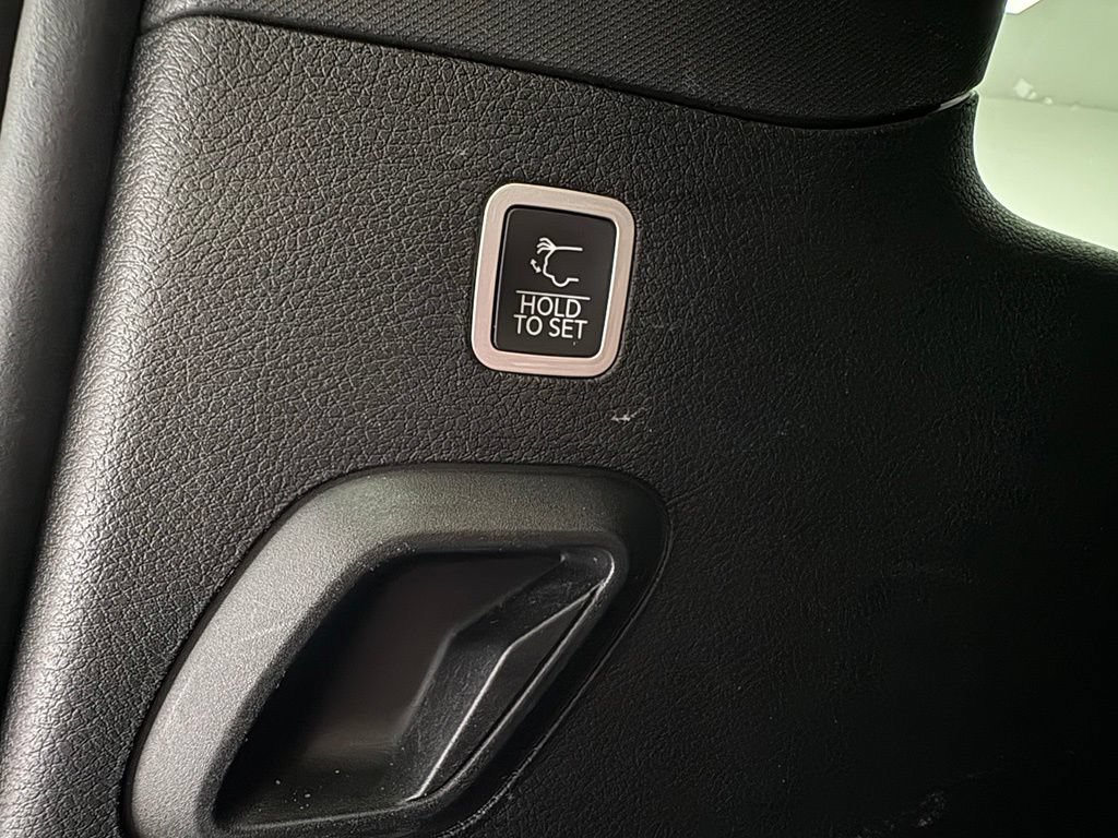 Used 2023 Jeep Wagoneer 4WD image 10