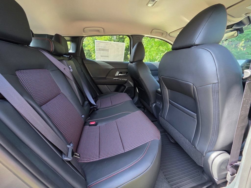 Used 2025 Nissan Kicks SR AWD/4WD image 8