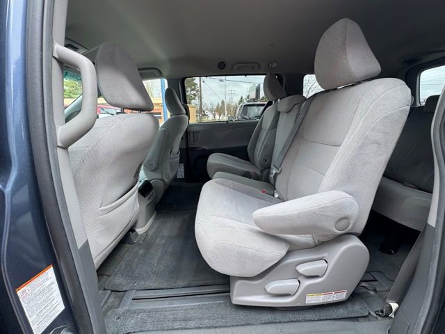 Used 2015 Toyota Sienna LE image 13