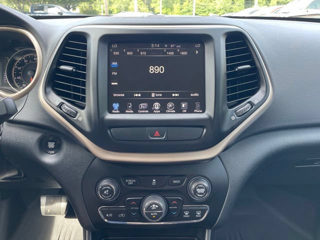 Used 2017 Jeep Cherokee Latitude w/ Comfort/Convenience Group AWD/4WD image 19
