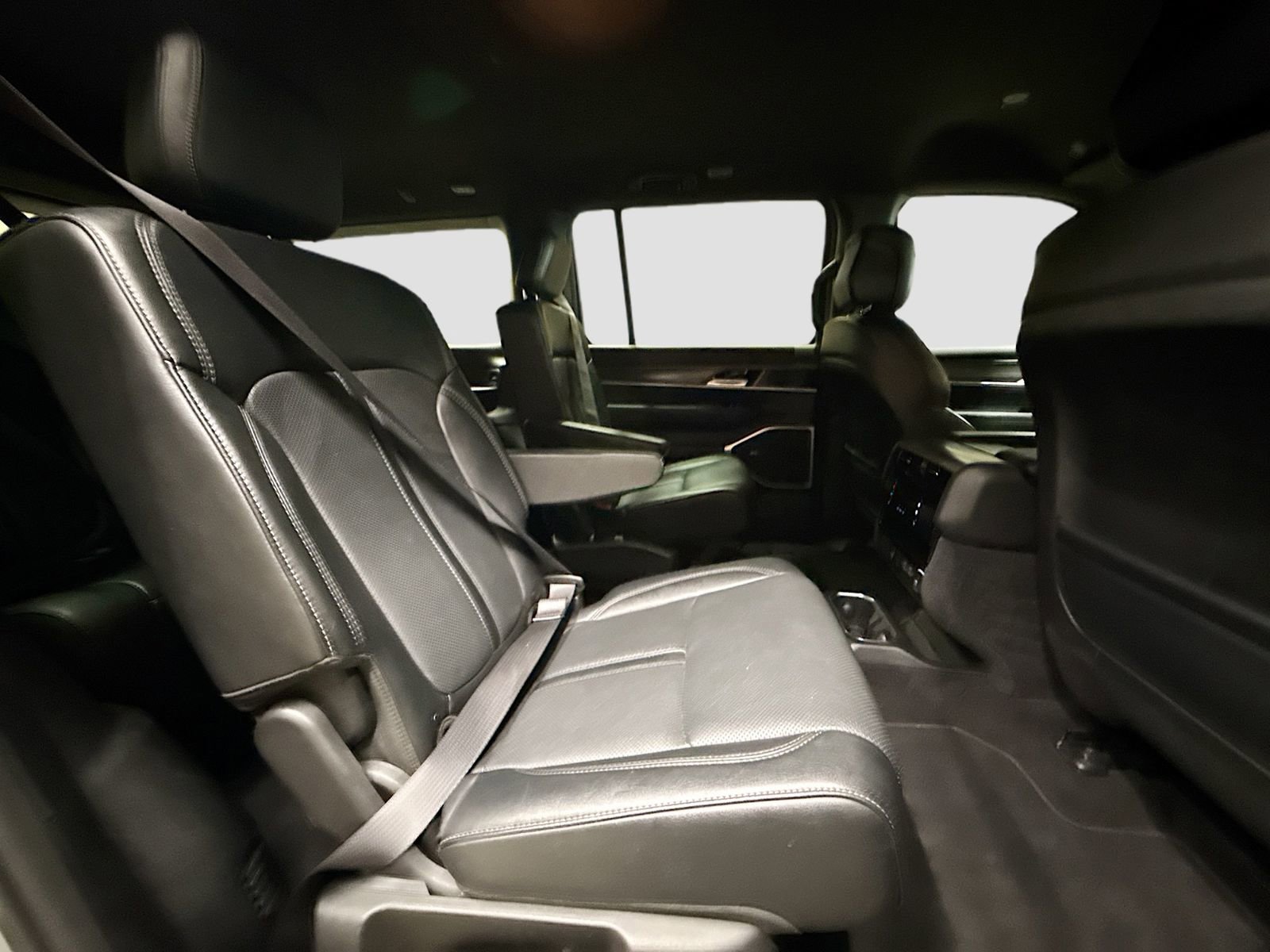 Used 2024 Jeep Wagoneer Series II image 31