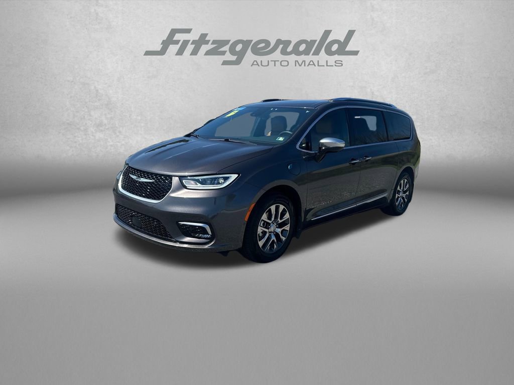 Used 2023 Chrysler Pacifica Pinnacle image 3