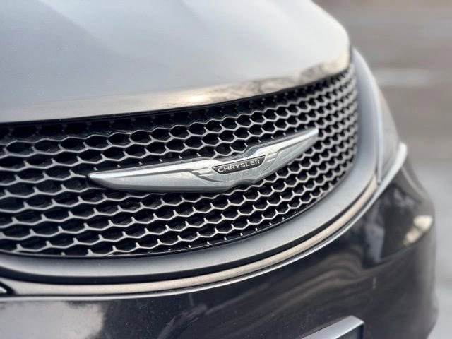 Used 2023 Chrysler Voyager LX image 30