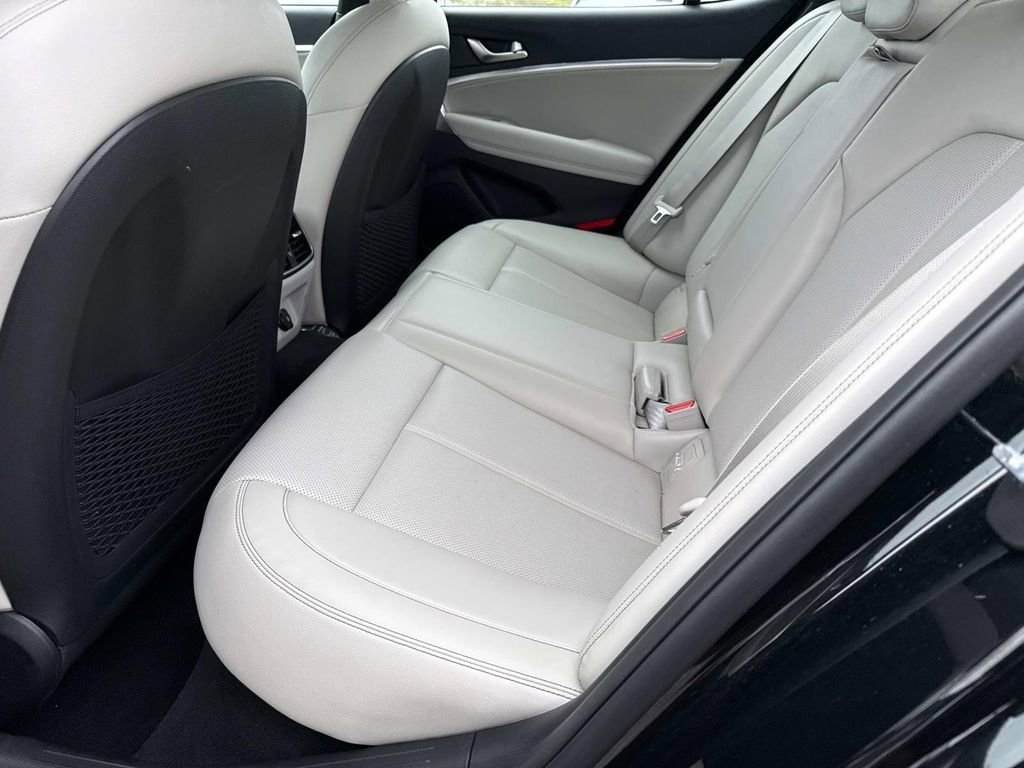 Used 2023 Genesis G70 2.0T RWD image 13