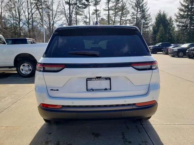 New 2026 Jeep Grand Cherokee Limited w/ Limited Altitude Package AWD/4WD image 5