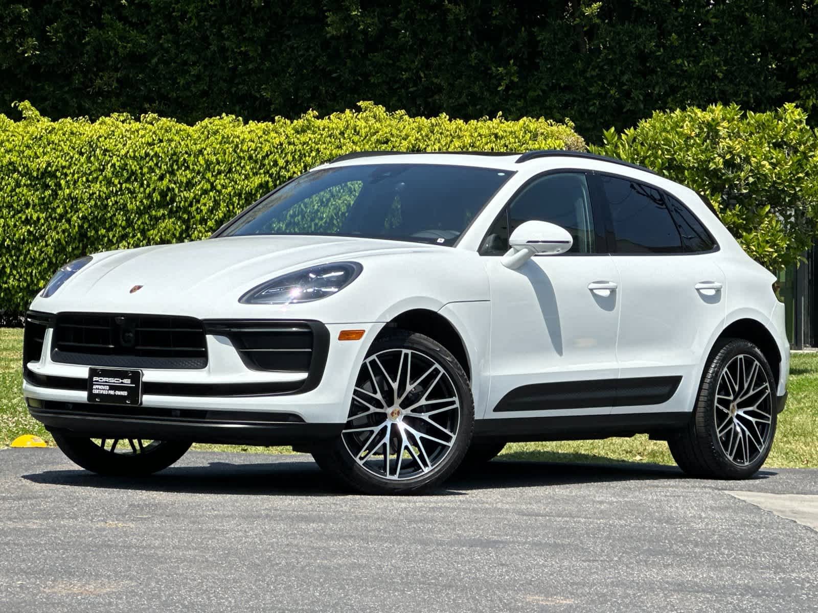 Certified 2026 Porsche Macan AWD/4WD image 1