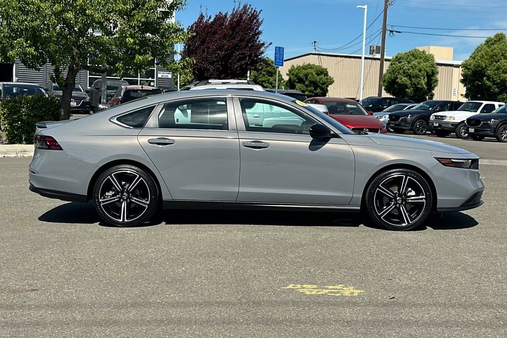 Used 2025 Honda Accord Sport image 3