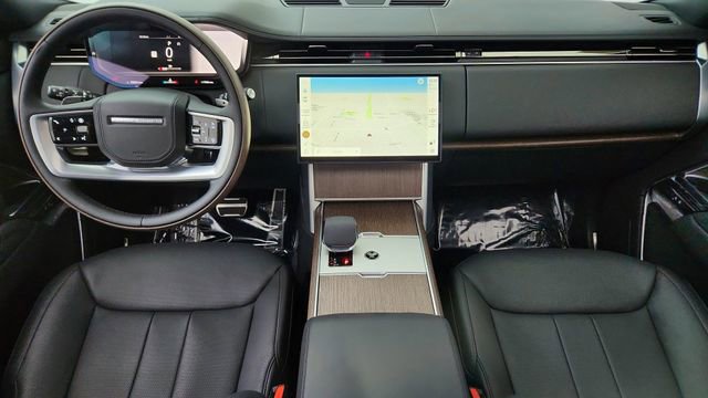 Used 2025 Land Rover Range Rover SE image 18