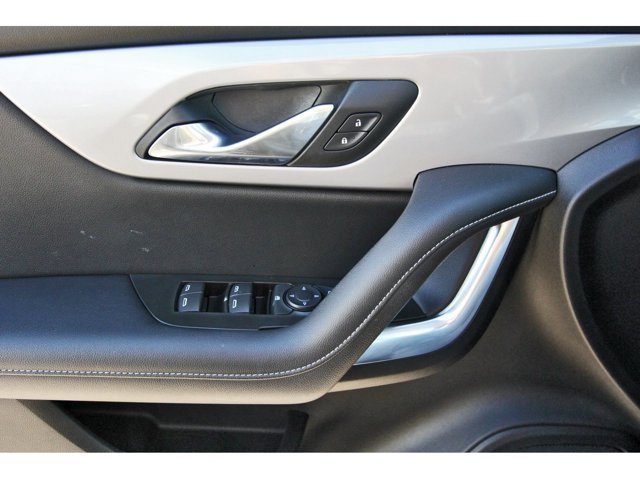 Used 2025 Chevrolet Blazer LT AWD/4WD image 23