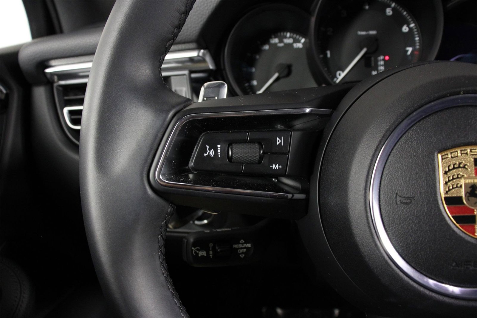 Used 2025 Porsche Macan image 14