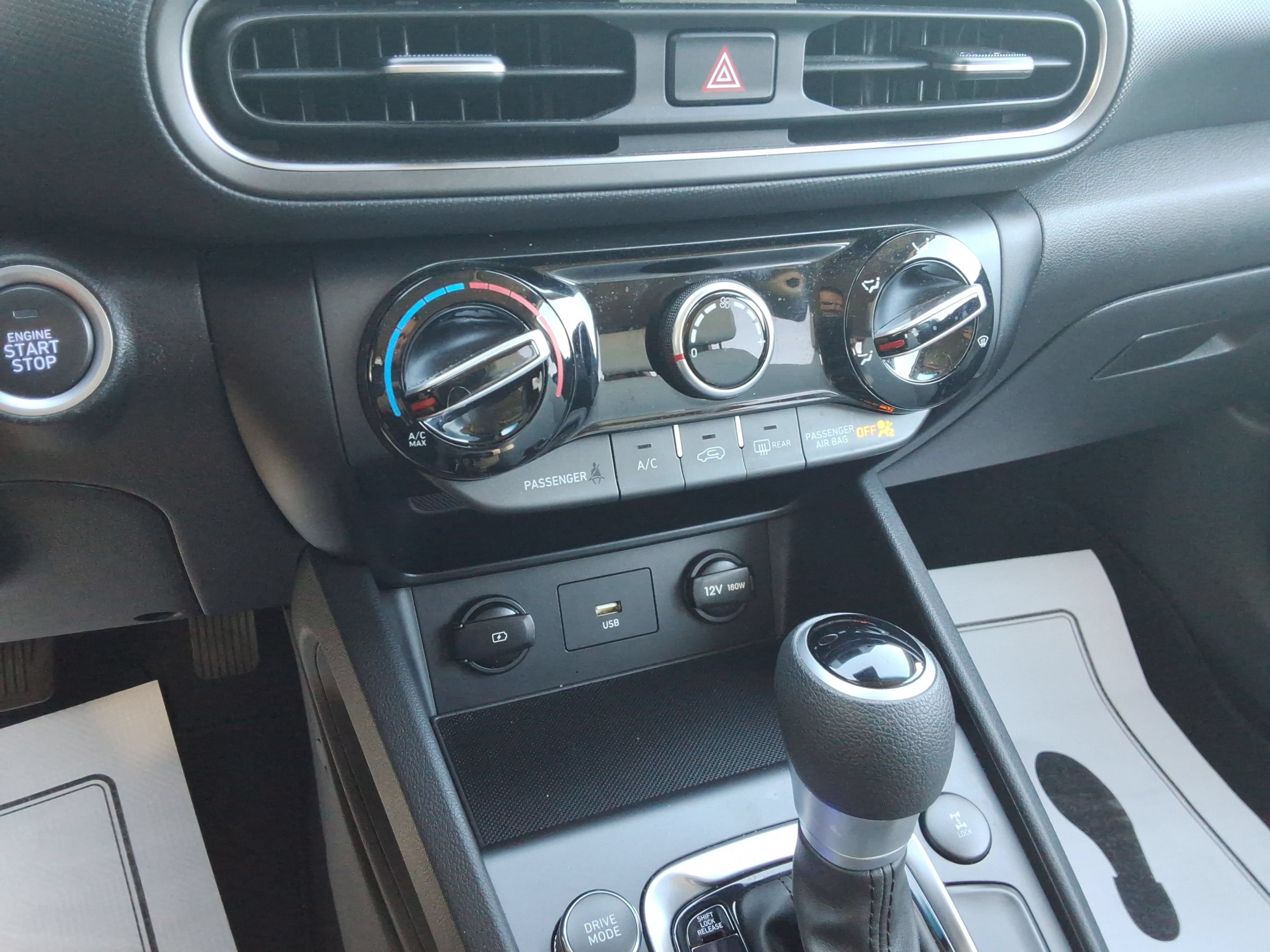 Used 2023 Hyundai Kona SEL AWD/4WD image 30