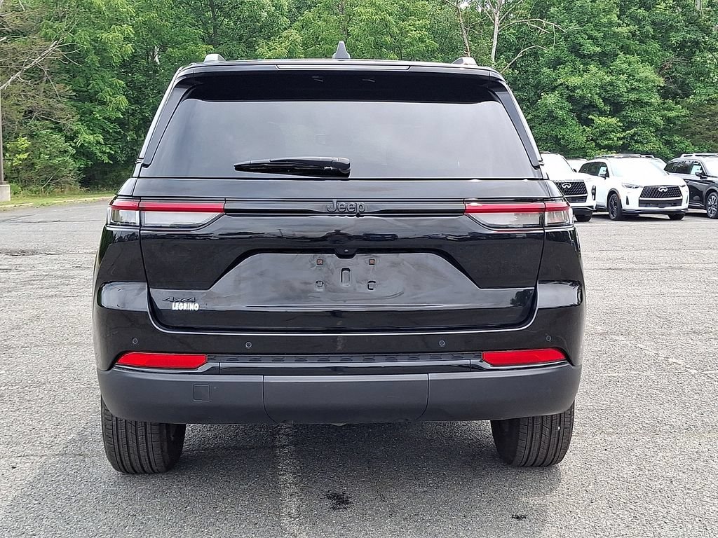 Used 2025 Jeep Grand Cherokee Altitude AWD/4WD image 8