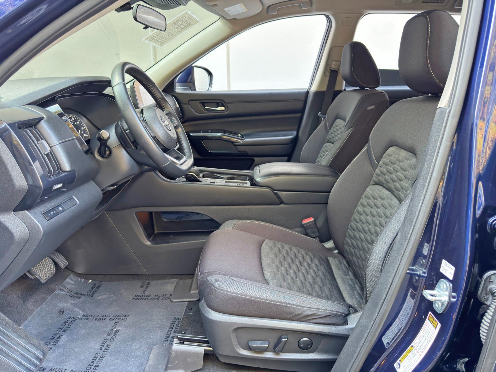 Used 2022 Nissan Pathfinder SV image 15