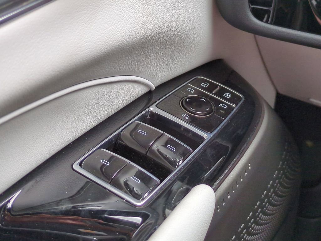 Used 2024 Cadillac Lyriq Luxury AWD/4WD image 23