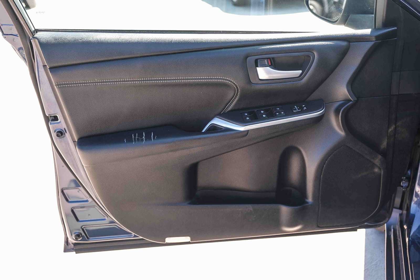 Used 2017 Toyota Camry XLE w/ Convenience Package FWD image 22