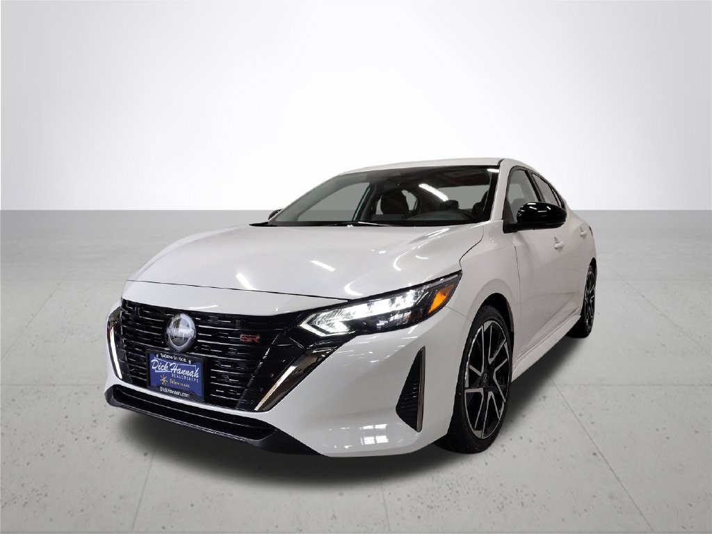 Used 2025 Nissan Sentra SR FWD image 2