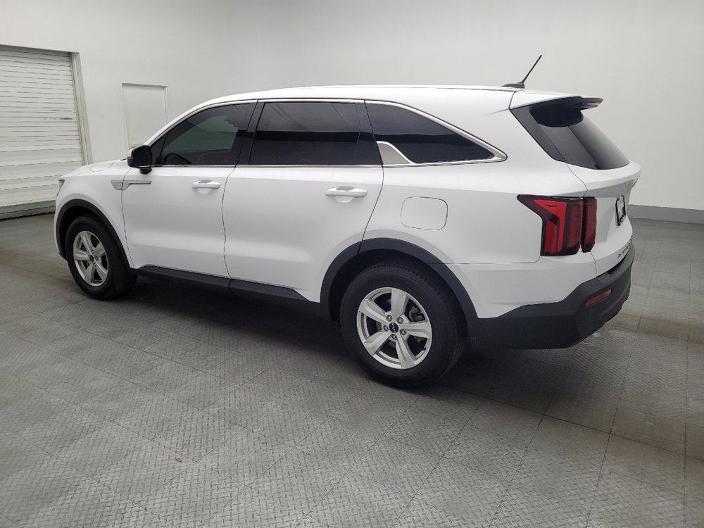 Used 2022 Kia Sorento LX image 3