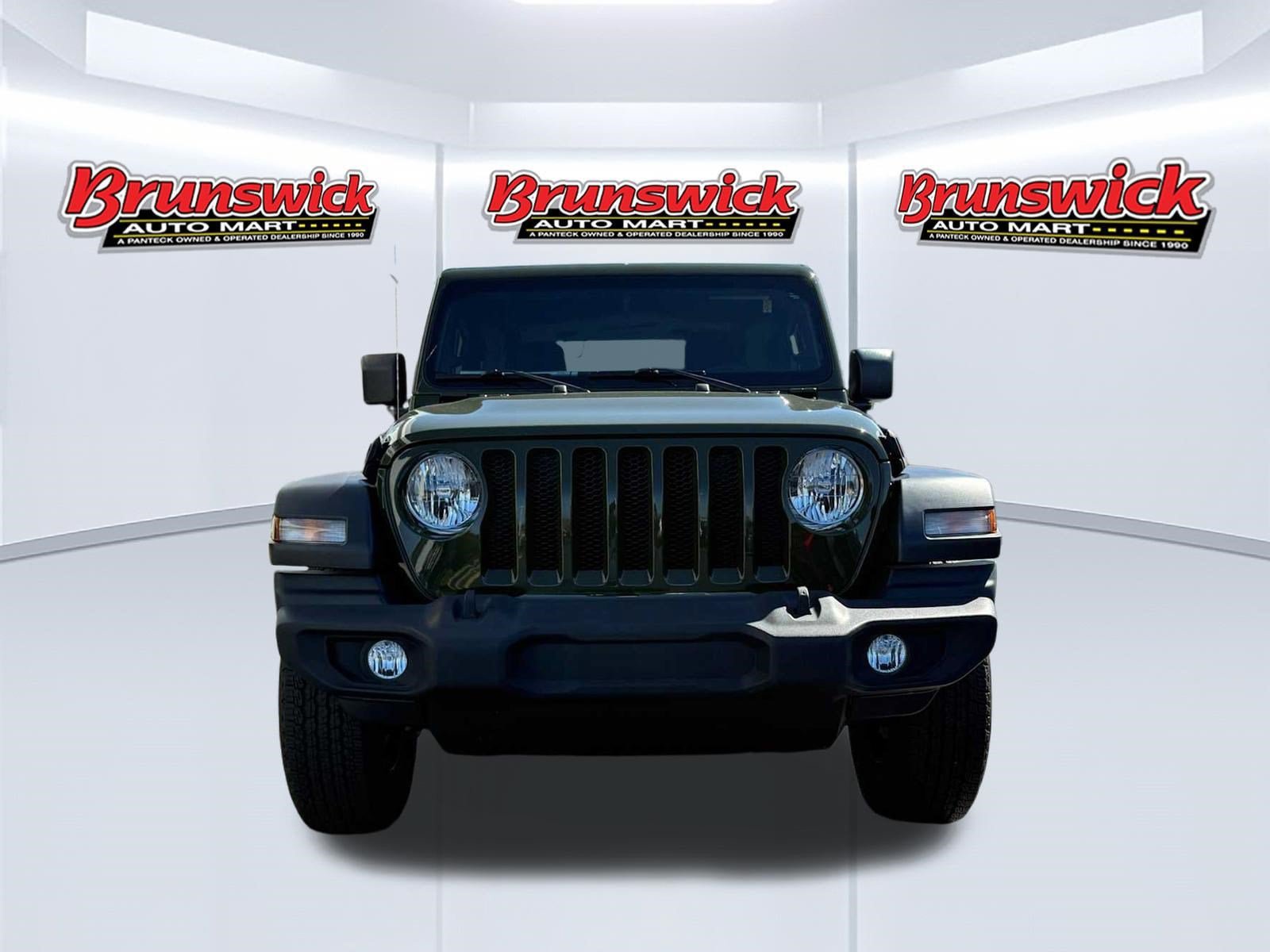 Used 2023 Jeep Wrangler Sport AWD/4WD image 2