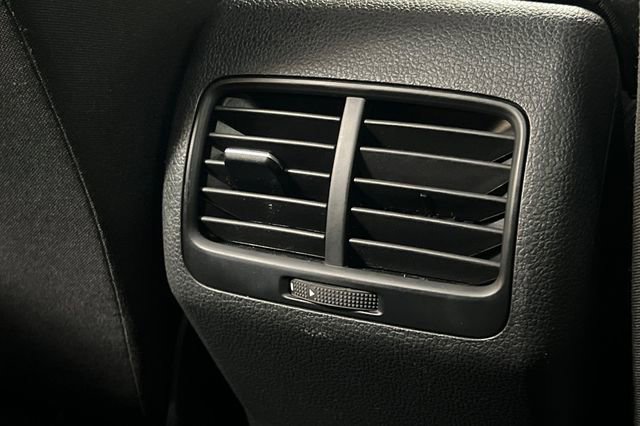 Used 2016 Volkswagen e-Golf SE image 15