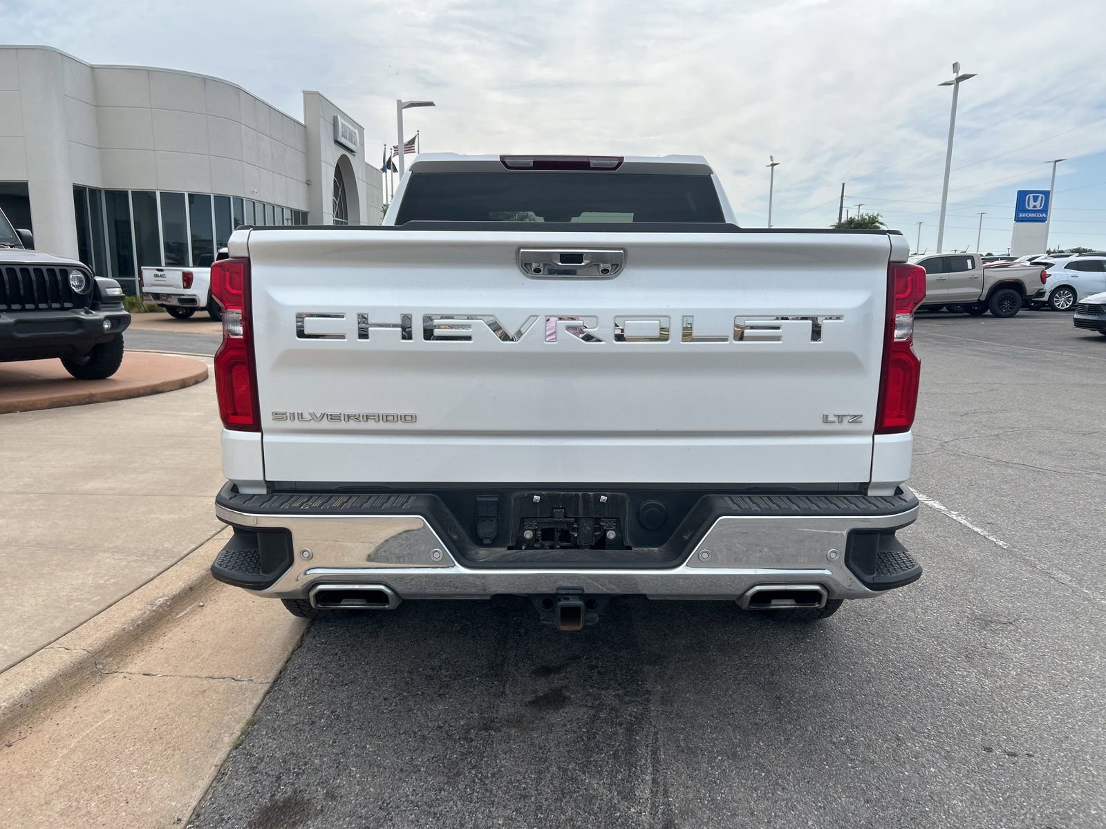 Used 2025 Chevrolet Silverado 1500 LTZ w/ Z71 Off-Road Package AWD/4WD image 6