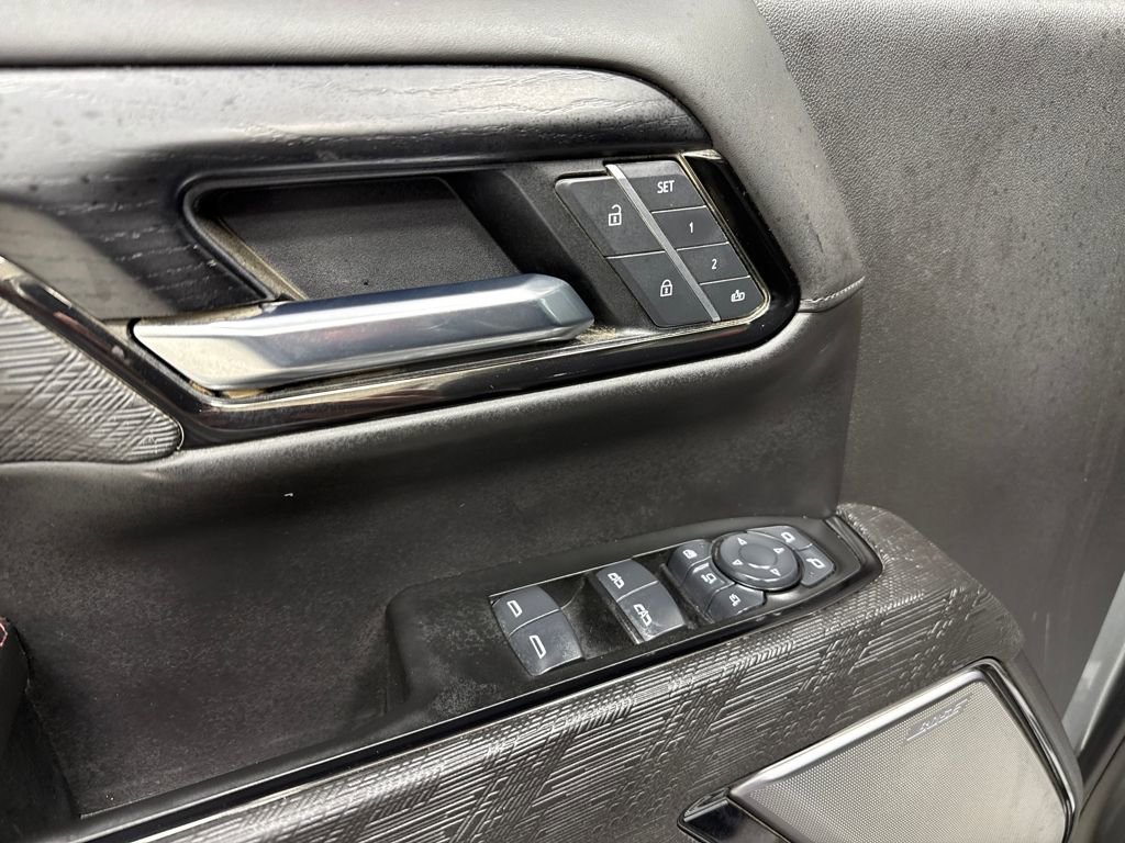 Used 2025 GMC Sierra 2500 AT4X image 16