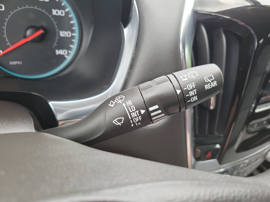 Used 2021 Chevrolet Traverse LS FWD image 17