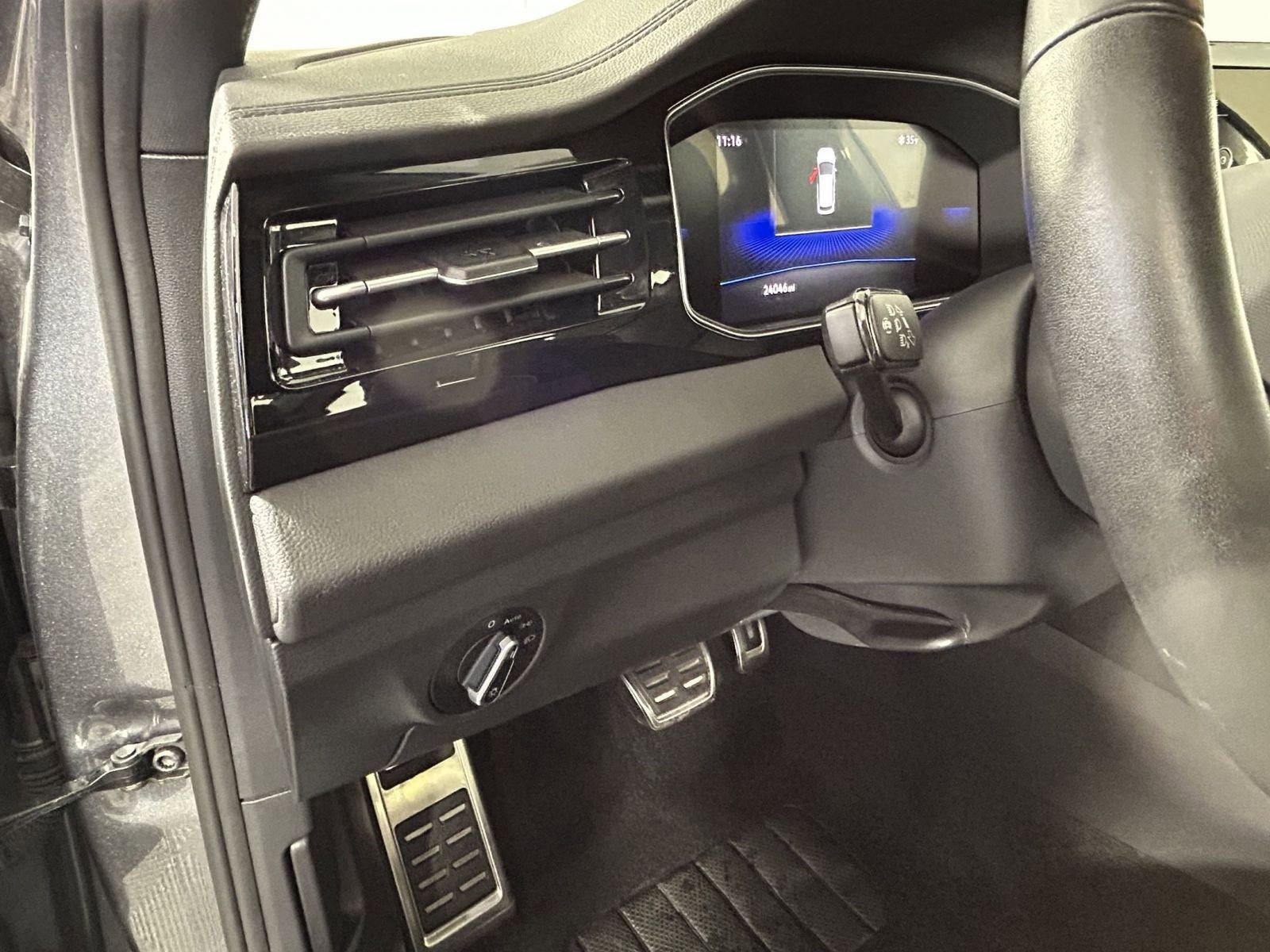 Used 2025 Volkswagen Jetta Sport image 23