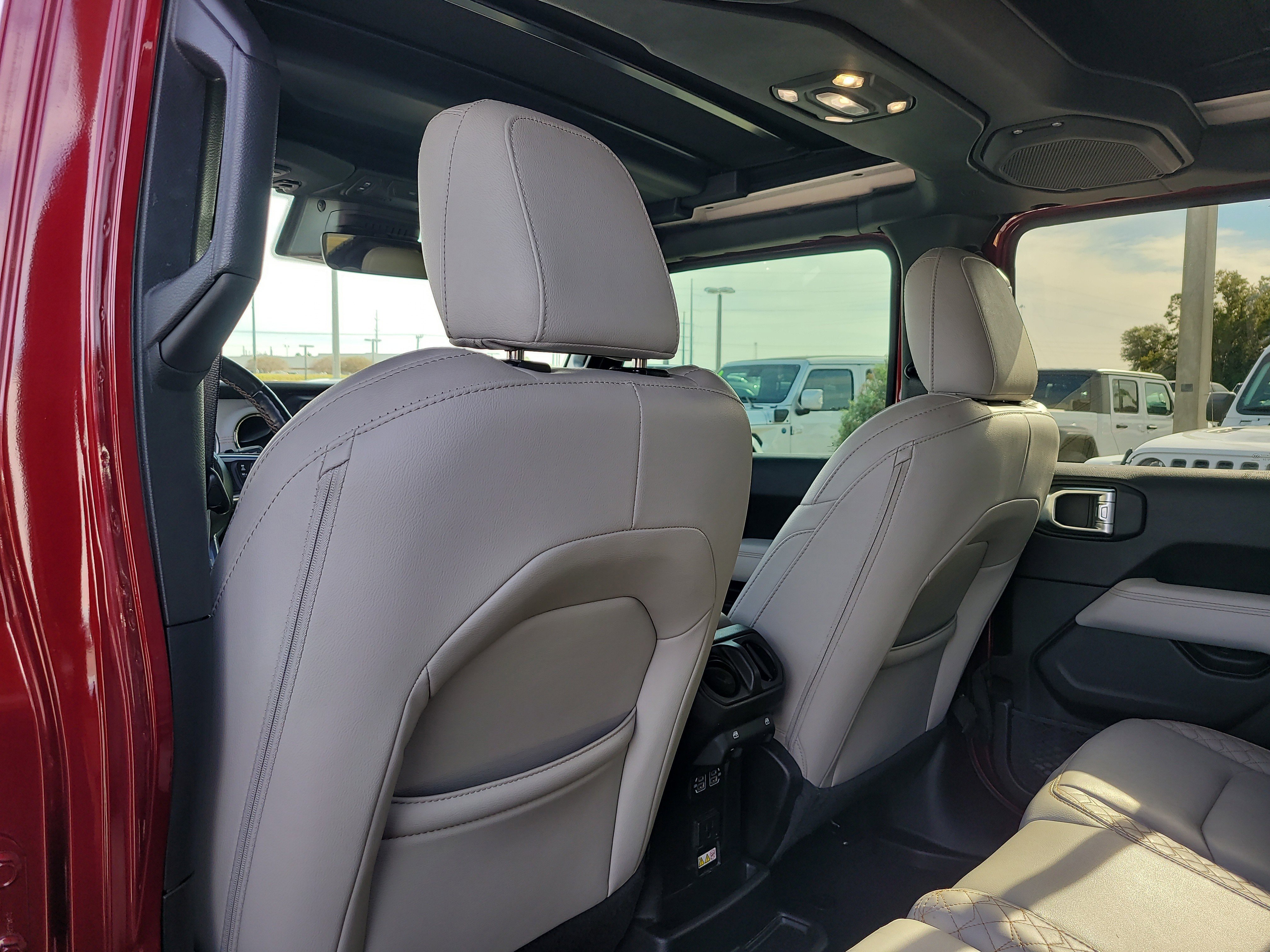 Used 2021 Jeep Wrangler Unlimited Sahara image 12