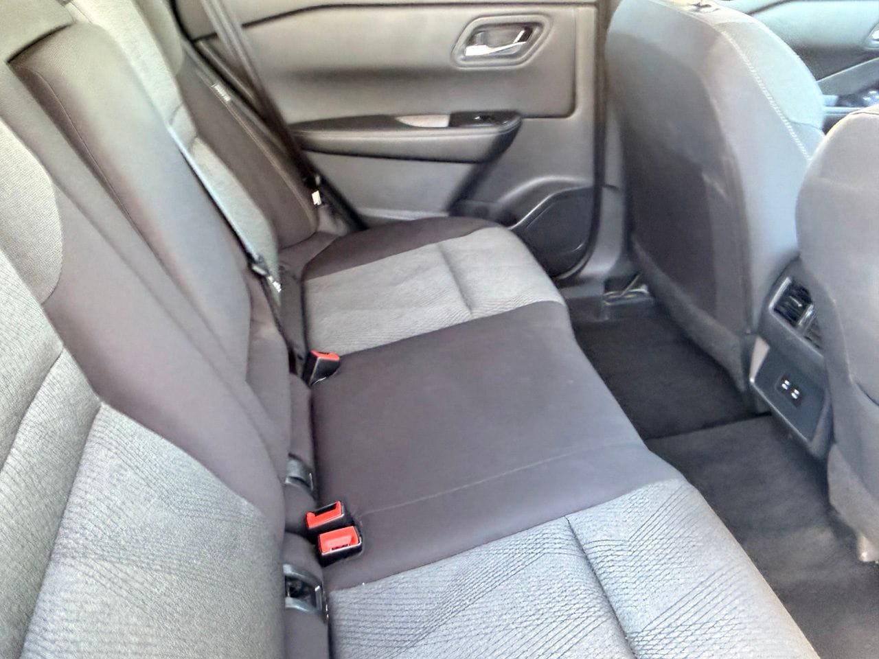 Certified 2025 Nissan Rogue SV FWD image 14