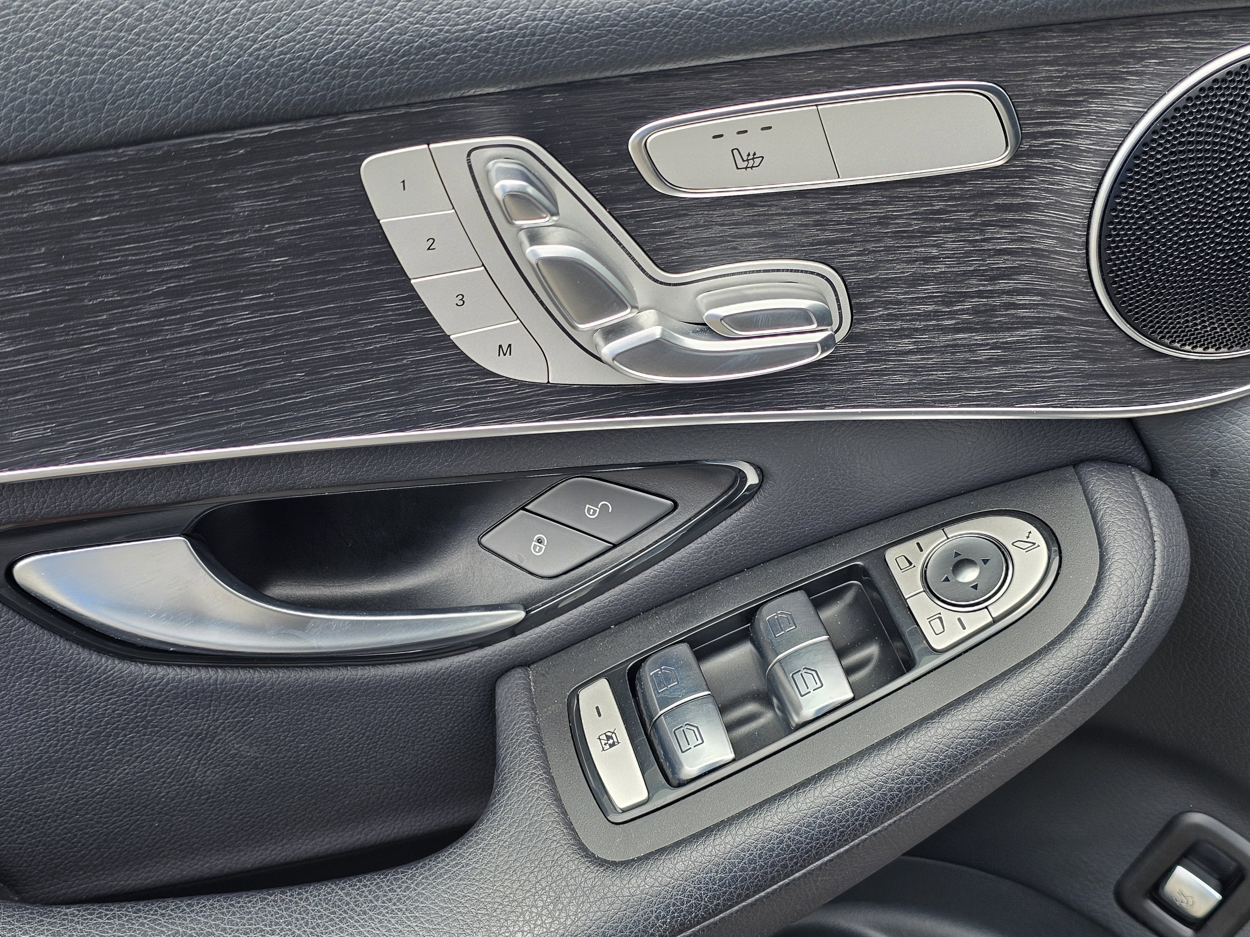 Used 2021 Mercedes-Benz GLC 300 4MATIC image 15