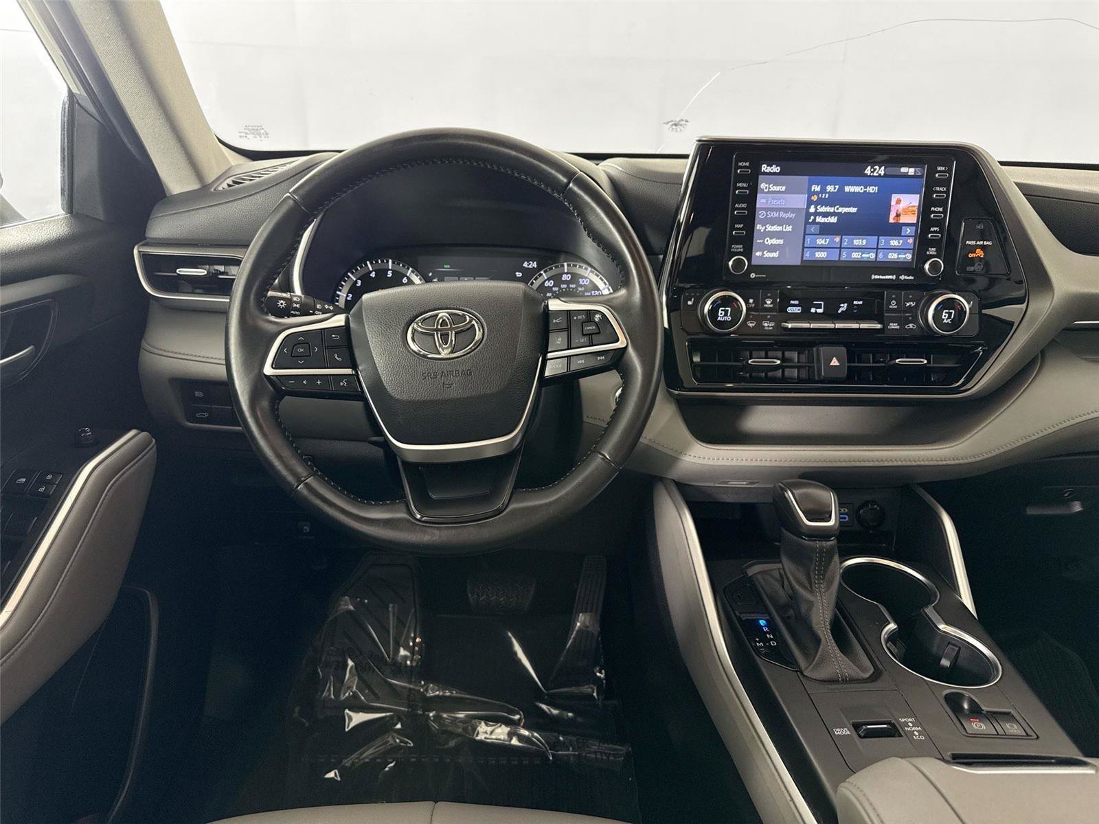 Used 2022 Toyota Highlander XLE FWD image 27