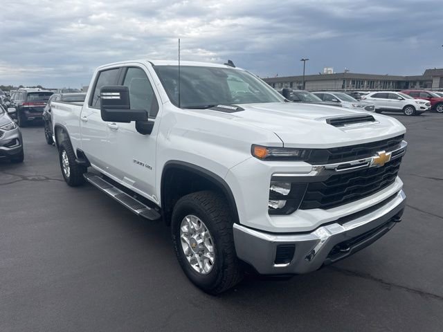 Used 2024 Chevrolet Silverado 3500 LT image 1