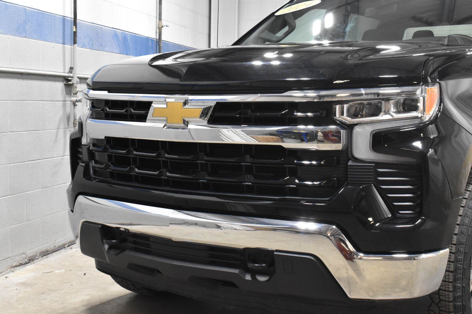 Used 2024 Chevrolet Silverado 1500 LT AWD/4WD image 28