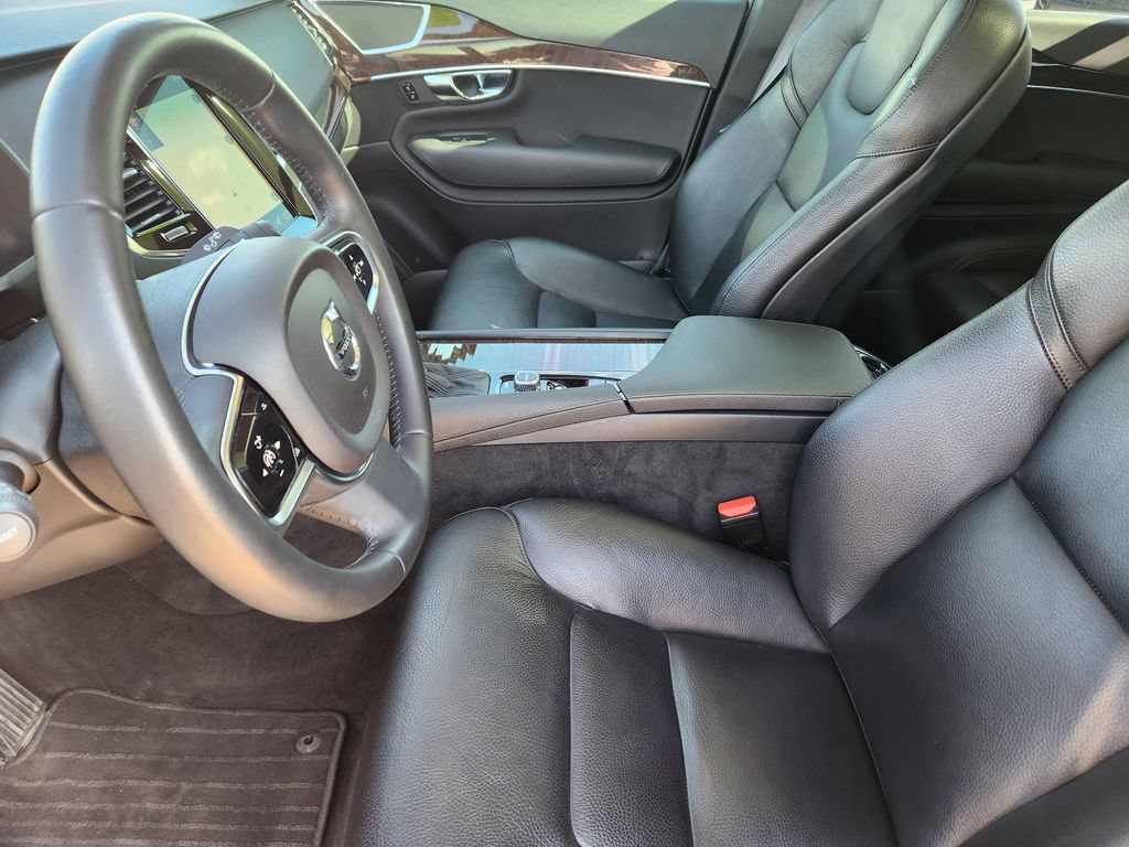 Used 2016 Volvo XC90 T6 Momentum w/ Momentum Plus Package AWD/4WD image 6