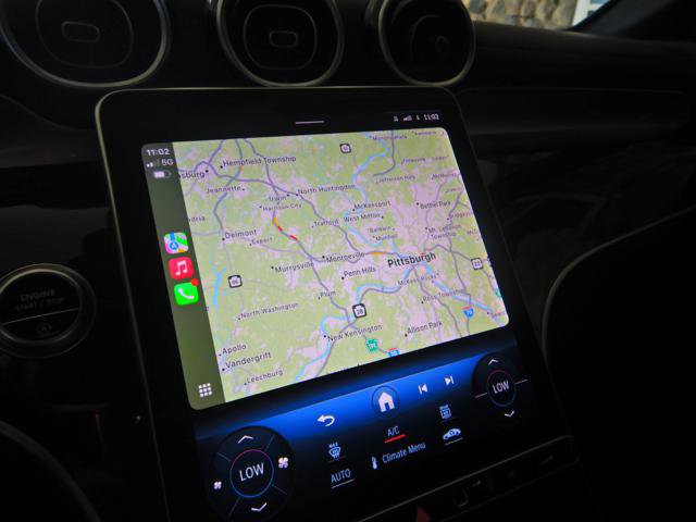 Used 2024 Mercedes-Benz GLC 300 4MATIC image 4