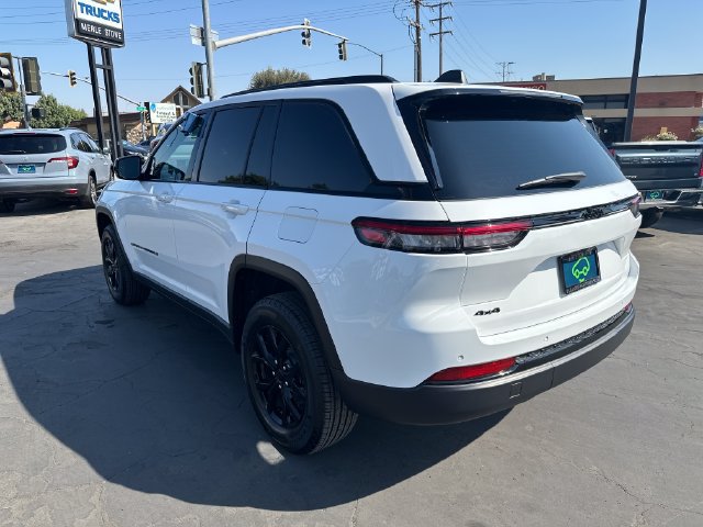 Used 2024 Jeep Grand Cherokee Altitude AWD/4WD image 6