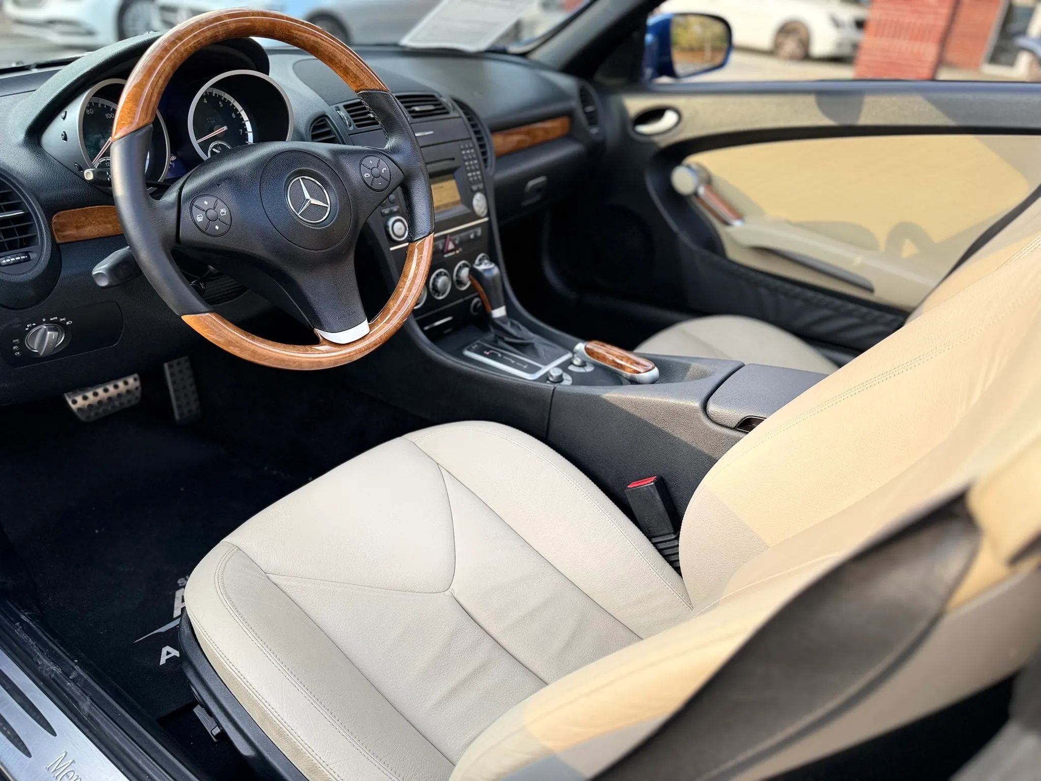 Used 2009 Mercedes-Benz SLK 350 image 35