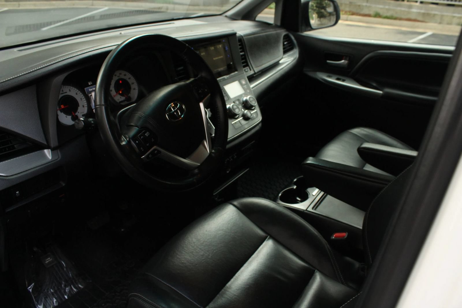 Used 2015 Toyota Sienna SE FWD image 14