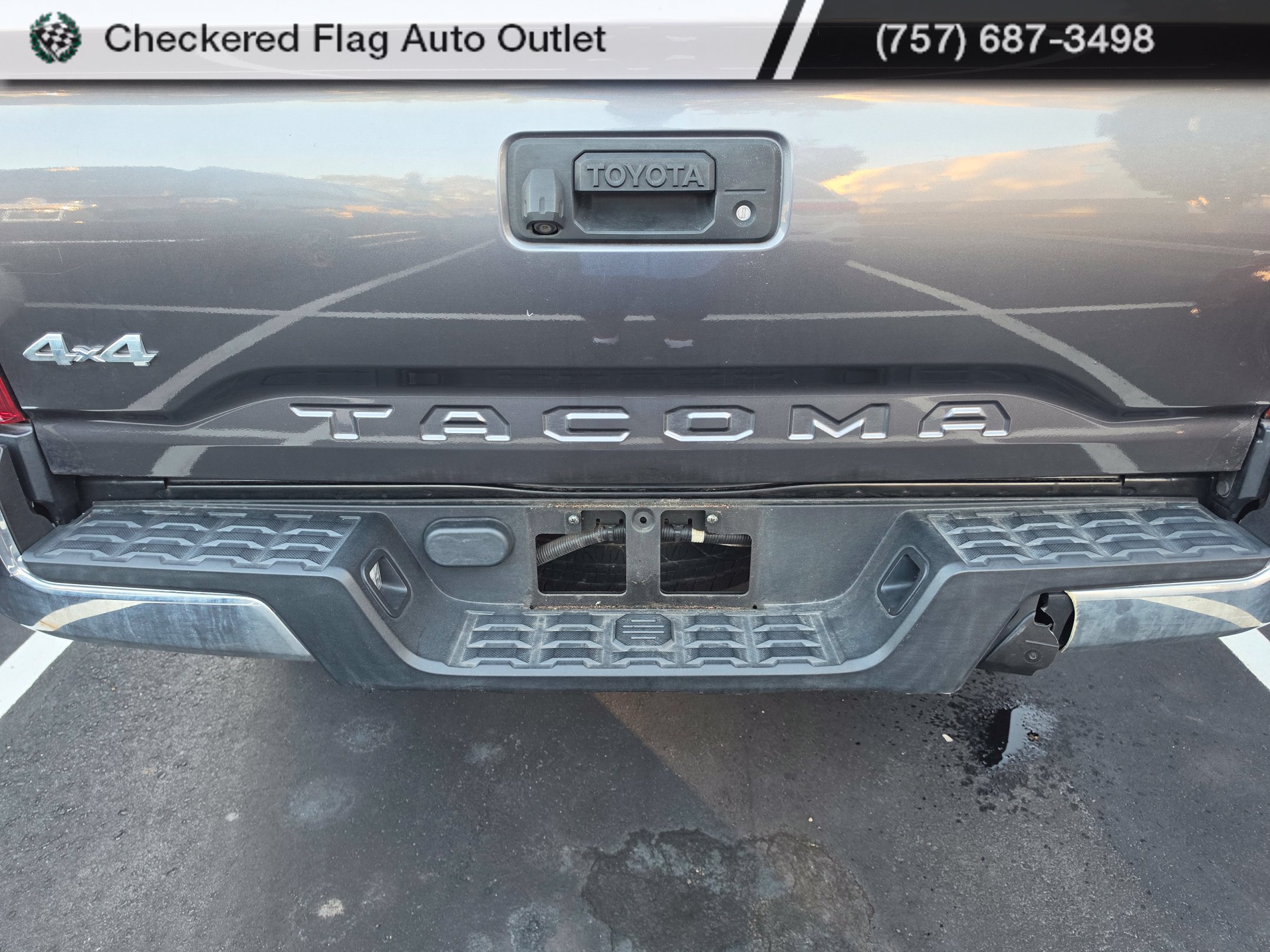 Used 2017 Toyota Tacoma SR5 w/ SR5 Appearance Package (SM) AWD/4WD image 8