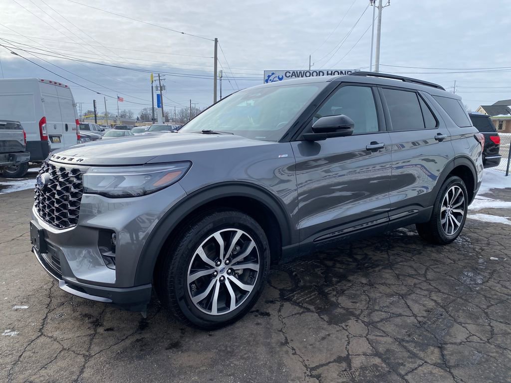 Used 2025 Ford Explorer ST-Line image 8