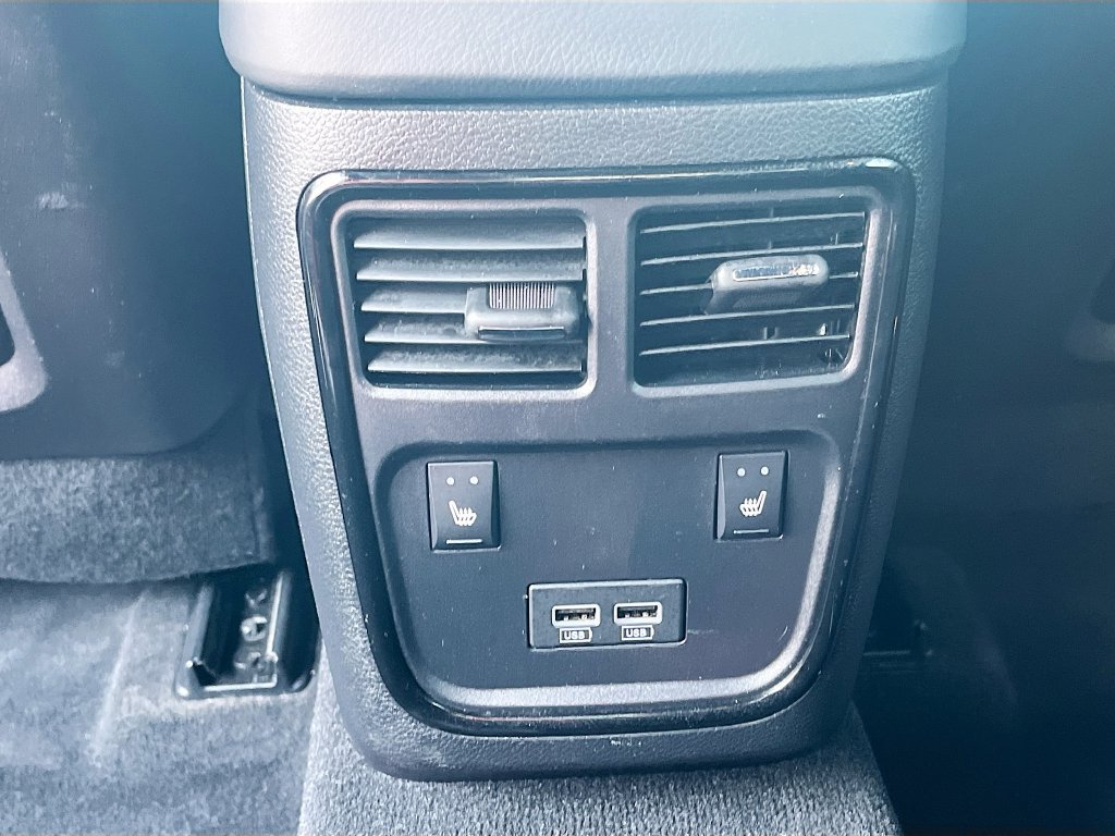 Used 2023 Chrysler 300 C RWD image 27