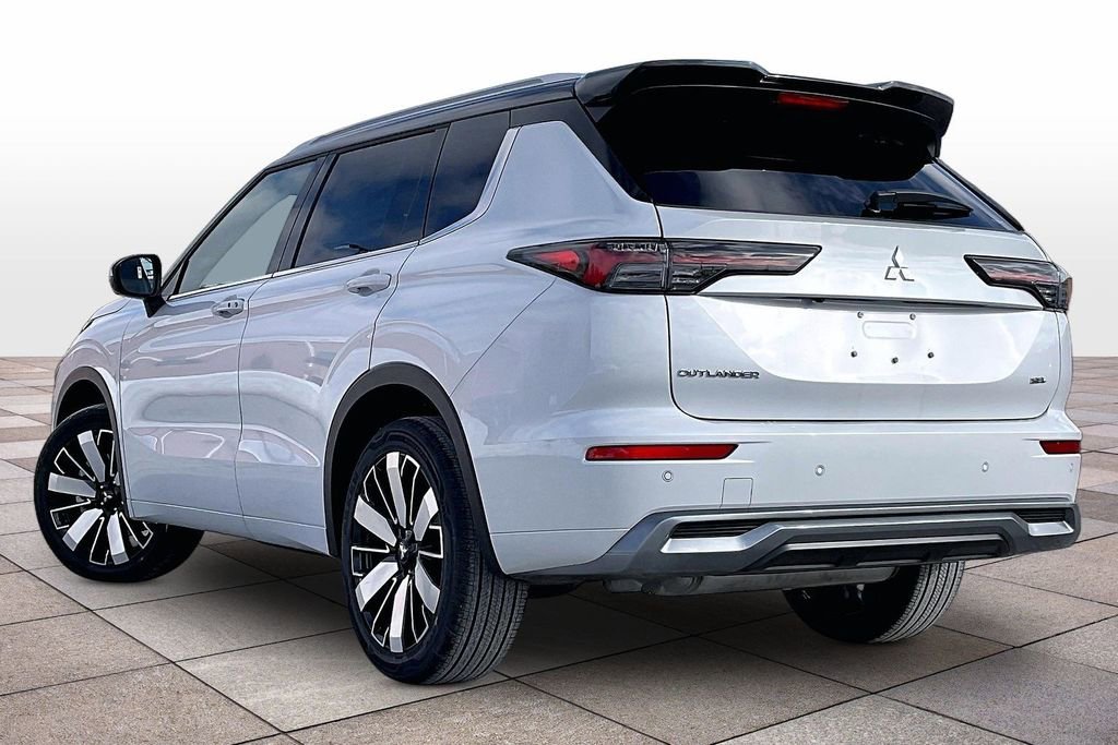 New 2026 Mitsubishi Outlander SEL image 3