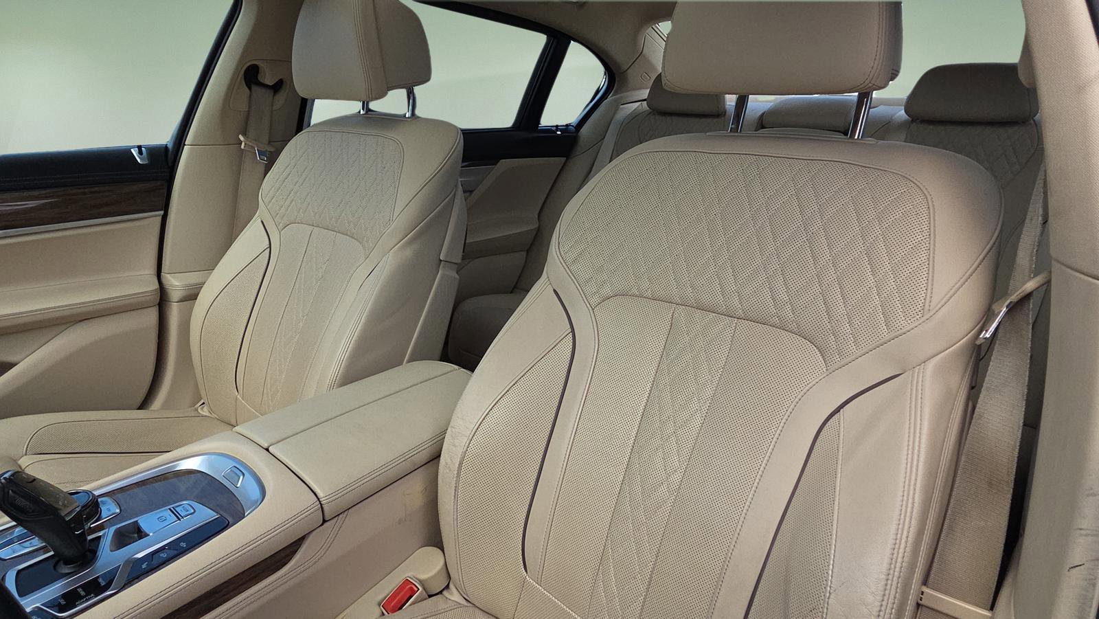 Used 2017 BMW 750i image 25