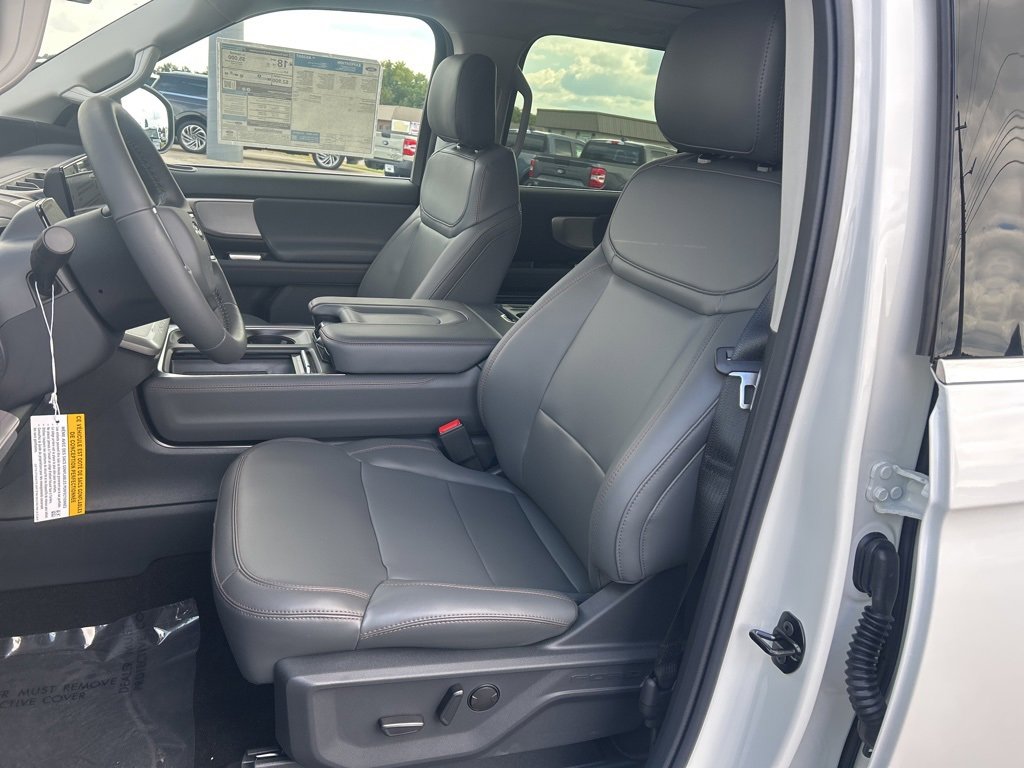 New 2025 Ford Expedition Active image 12